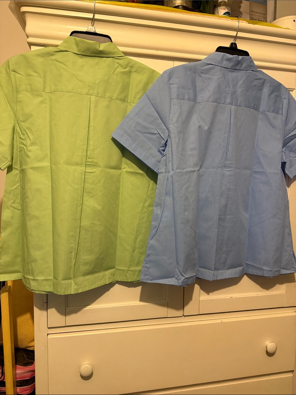 2 Wmn’s Foxcroft Short-Sleeve Blouses in Light Blue and Light Green - Picture 2 of 10